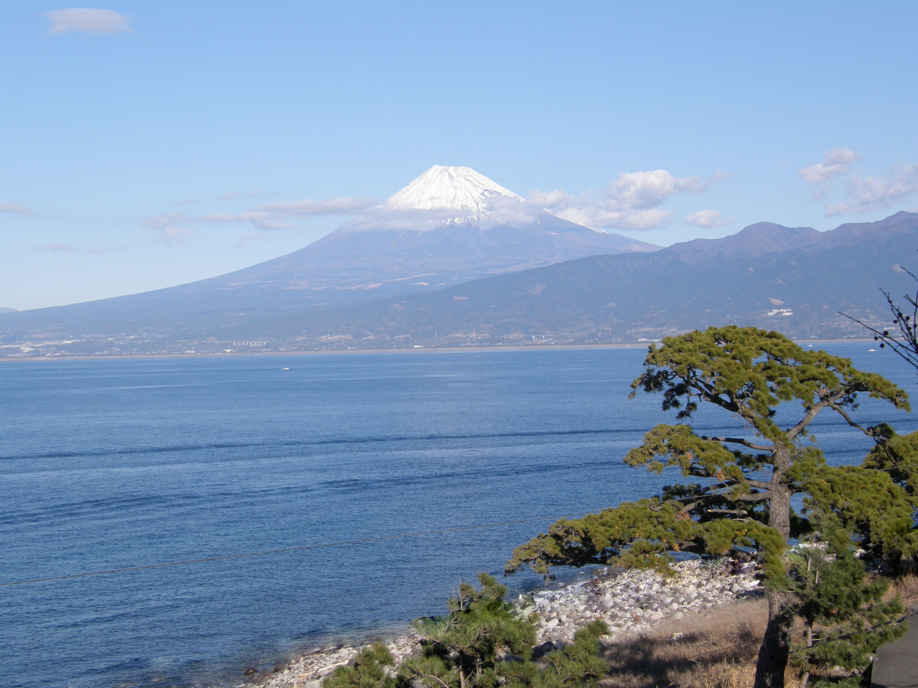 大瀬崎より富士山を臨む